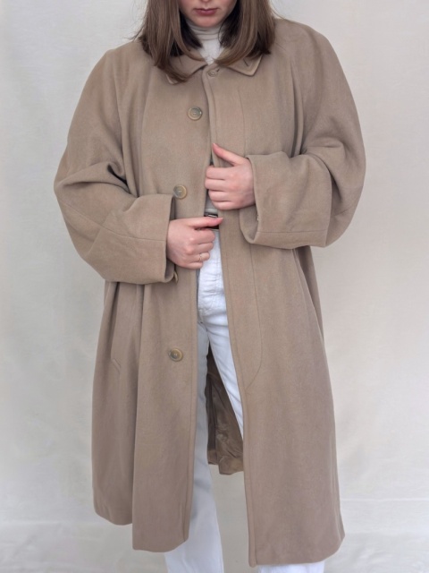 Beżowy długi płaszcz z kaszmirem