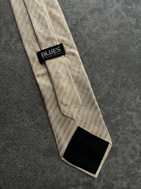 Beżowy krawat w prążki 100% jedwab