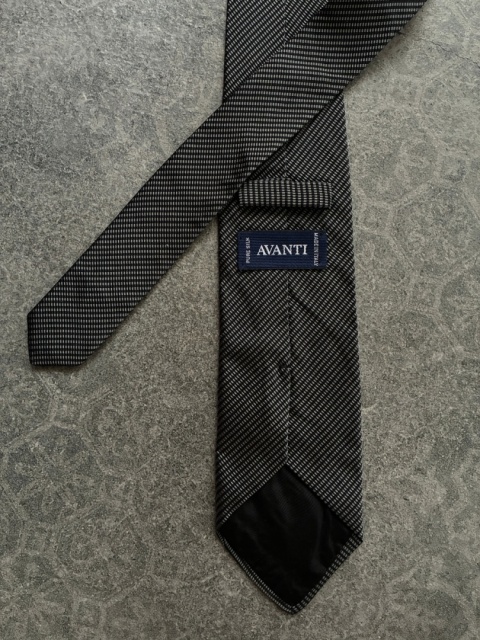 Grafitowy krawat z jedwabiem